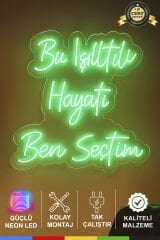 “Bu Işıltılı Hayatı Ben Seçtim” Neon Lamba – LED Duvar Dekoru, Tak Çalıştır Adaptörlü, Dekoratif Ayaklı Işıklı Yazı